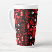 スカンジナビアの赤いクリスマスの鹿 カフェラテマグ (左アングル)