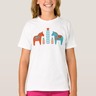 スカンジナビアフォークアートダラ馬と花 Tシャツ