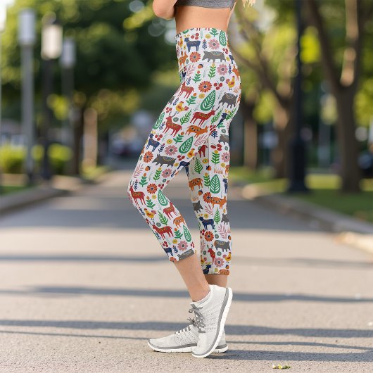 スカンジナビアフォークアートノルディックボホパタモダンーン カプリレギンス