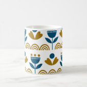 スカンジナビアフォークアート、カラフルパターン。 コーヒーマグカップ (中央)