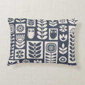 スカンジナビアフローラ：ホワイト、ブルー、ミニマリスト。 アクセントクッション (裏面)