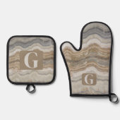スカンジナビアブラウングレーマーブルイニシャルモノグラム 鍋つかみ&鍋敷きセット (正面)