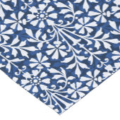 スカンジナビアブルーとホワイトフォークアートフローラ ショートテーブルランナー (コーナー)