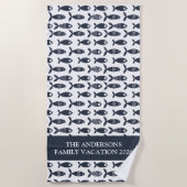 スカンジナビア青パーソナライズされた魚 ビーチタオル (正面)