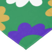 スカンジナビカラフルアの花模様（緑） テーブルクロス (アングル)