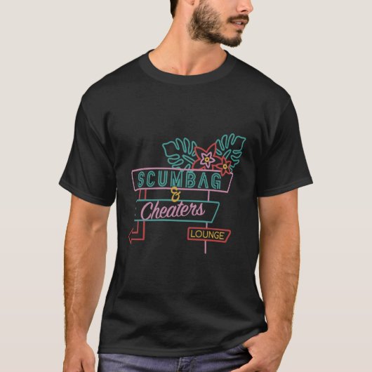 スカンバッグとセイターズラウンジ Tシャツ (正面)