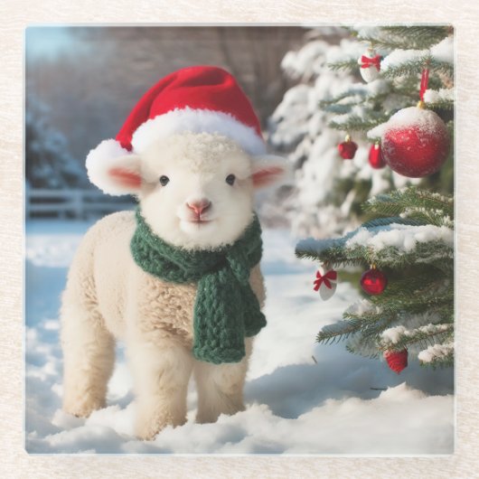 スカーフとサンタハットを身につけたかわいい子羊 ガラスコースター (正面)