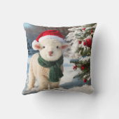 スカーフとサンタハットを身につけたかわいい子羊 クッション (裏面)