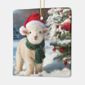 スカーフとサンタハットを身につけたかわいい子羊 セラミックオーナメント (左)
