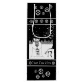 スカーフと帽子の黒と白の可愛い雪だるま ワインギフトバッグ (正面)