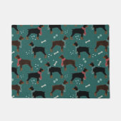 スカーフの冬のパターンの赤と黒のドーバーマン ドアマット (正面)