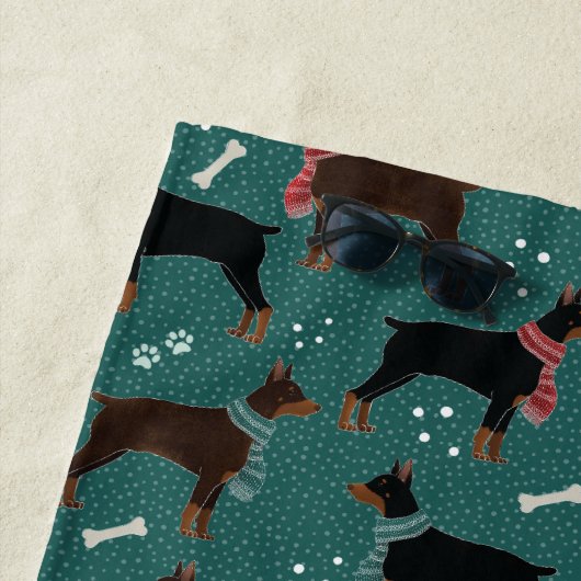 スカーフの冬のパターンの赤と黒のドーバーマン ビーチタオル (インサイチュ)