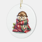 スカーフを巻いたクリスマスオッター セラミックオーナメント (左)