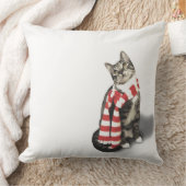 スカーフを巻いたグレーの赤と白タビー猫 クッション (ブランケット)