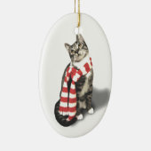スカーフを巻いた茶色のタビー赤と白猫 セラミックオーナメント (右)