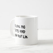 スカーフを持つ赤いバッファローの格子縞のブタ コーヒーマグカップ (正面左)