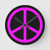 スキニーピンクの平和のサインをブラックウォールクロックに ラウンド壁時計 (正面)