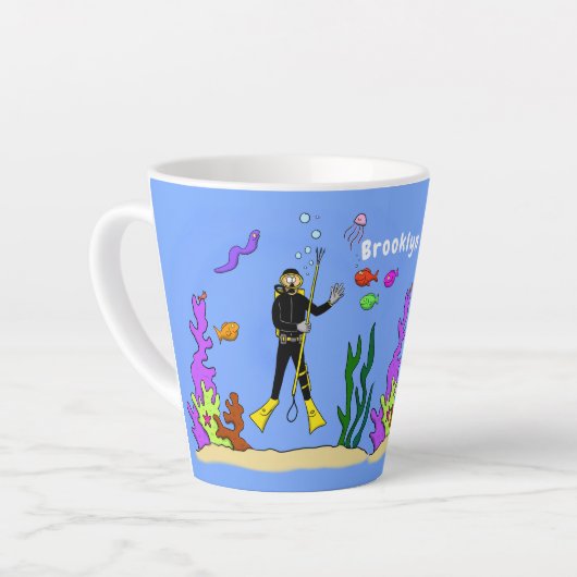 スキューバおもしろいダイバーと魚の海の生き物の漫画 カフェラテマグ (左アングル)