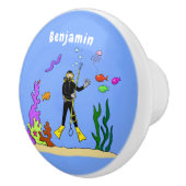 スキューバおもしろいダイバーと魚の海の生き物の漫画 セラミックノブ (右)