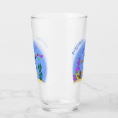 スキューバおもしろいダイバーと魚の海の生き物の漫画 タンブラーグラス (左)