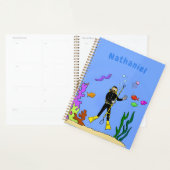 スキューバおもしろいダイバーと魚の海の生き物の漫画 プランナー手帳 (ディスプレー)