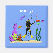 スキューバおもしろいダイバーと魚の海の生き物の漫画 マグネット (正面)