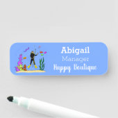 スキューバおもしろいダイバーと魚の海の生き物の漫画 名札 (インサイチュ)