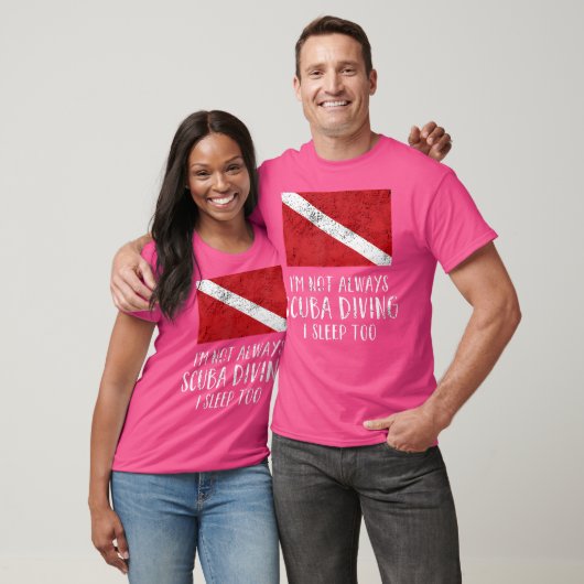 スキューバおもしろいダイビングダイバー旗スキューバ必ずしも常に Tシャツ (ユニセックス)