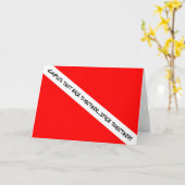 スキューバカップルが一緒に蹴る カード (黄色い花)