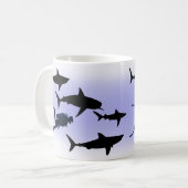 スキューバダイバーおよび鮫 コーヒーマグカップ (正面左)