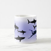 スキューバダイバーおよび鮫 コーヒーマグカップ (中央)