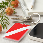 スキューバダイバーのフラグ赤い斜めのダイビングシンボル キーホルダー (正面右)