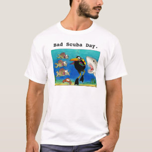 スキューバダイバーの鮫週のおもしろいなTシャツ Tシャツ