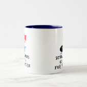 スキューバダイバーは喜びのためにダウン状態になります ツートーンマグカップ (中央)