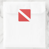 スキューバダイビングロゴ – ダイバーの赤旗 スクエアシール (バッグ)