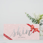 スキンケアエステティシャンギフト券赤面ピンク (スタンド正面)