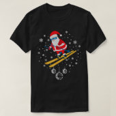 スキーおもしろいサンタクリスマスオーナメントクリスマスパジャマ Tシャツ (デザイン正面)