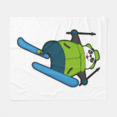 スキーでスキージャンプをするパンダ フリースブランケット (正面(横))