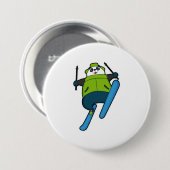 スキーでスキージャンプをするパンダ 缶バッジ (正面&裏面)