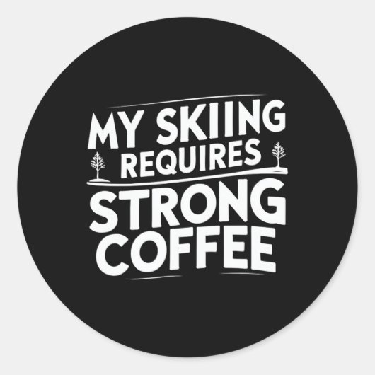 スキーには濃いコーヒーが必要 Funny Ski Quotes ラウンドシール (正面)