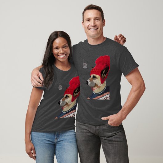 スキーのセーターを着た犬 Tシャツ (ユニセックス)