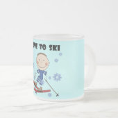 スキーへの愛-男の子のTシャツおよびギフト フロストグラスマグカップ (正面右)