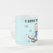 スキーへの愛-男の子のTシャツおよびギフト フロストグラスマグカップ (正面左)