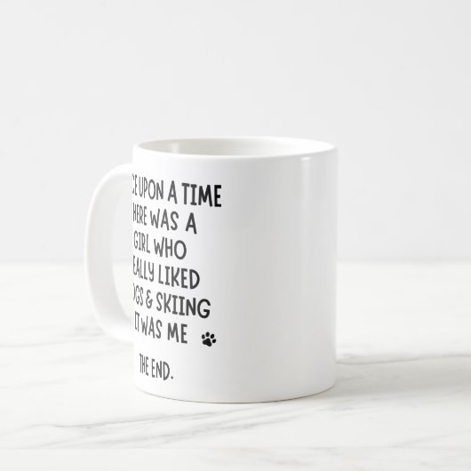 スキーや犬が大好きな女の子。 コーヒーマグカップ (正面左)