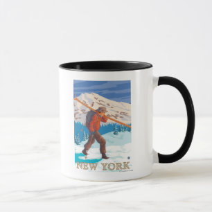 スキーを運んでいる新しいYorkSkier マグカップ