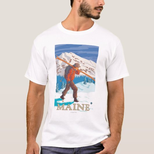 スキーを運んでいるMaineSkier Tシャツ (正面)