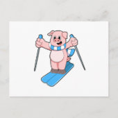 スキーウェアの豚 スキーマフラーとスキーポール付き ポストカード (正面)