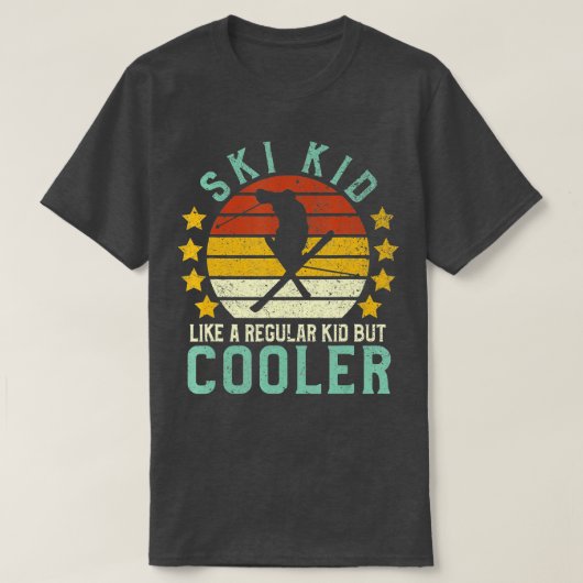 スキーキッズおもしろいヤングヴィンテージスキーヤー&スキー愛好家 Tシャツ (デザイン正面)