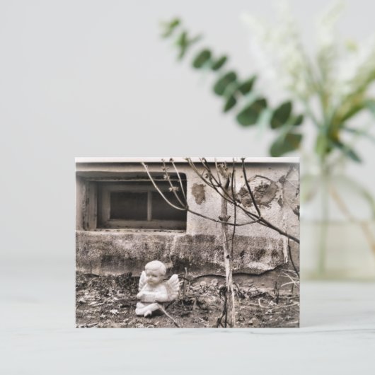 スキージボックスエンジェルインウィンターガーデンセピアトーンズ ポストカード (スタンド正面)