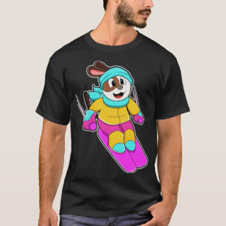 スキースカーフを持つスキーヤーとしての犬 Tシャツ